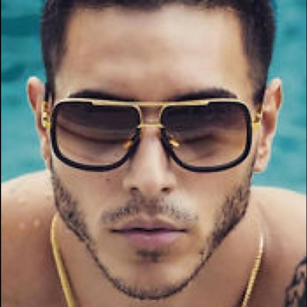 SOLD - NWT Men’s Gold And Black Aviator Shades